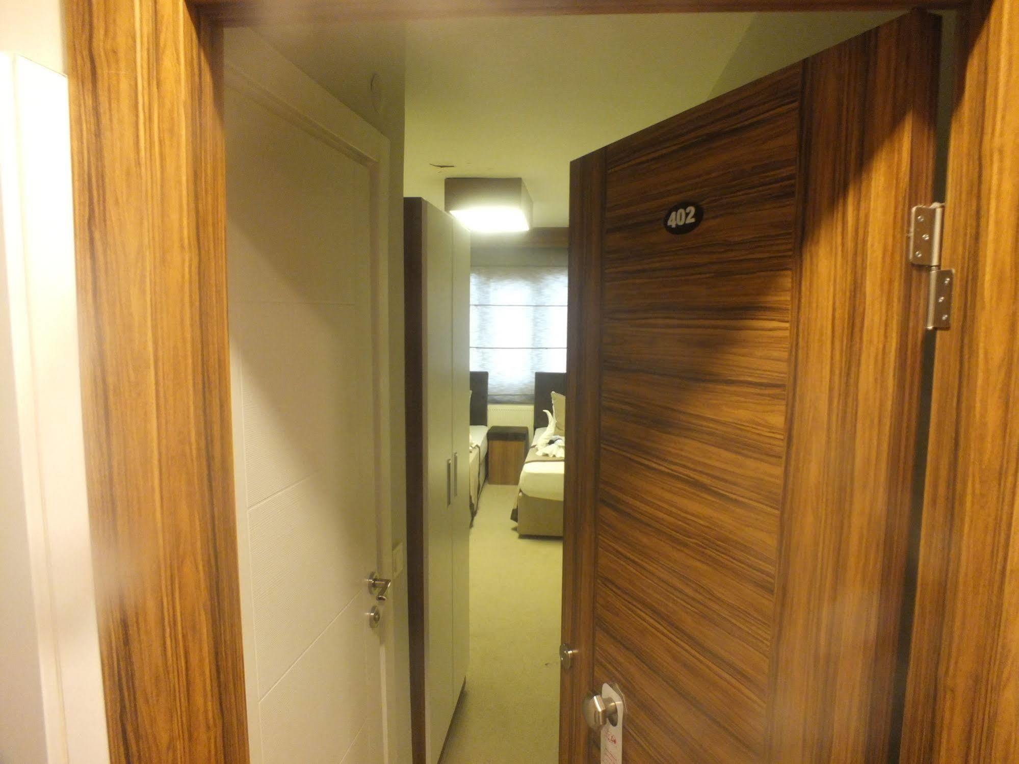 Emirtimes Hotel Kadikoey Estambul Exterior foto